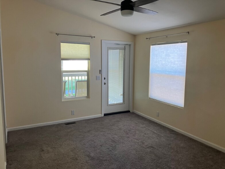 Building Photo - 350 Riviera Dr