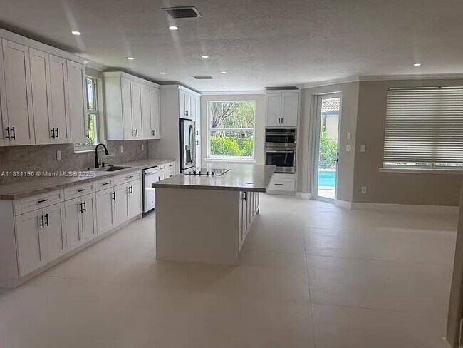 Building Photo - 12427 SW 121st Ave