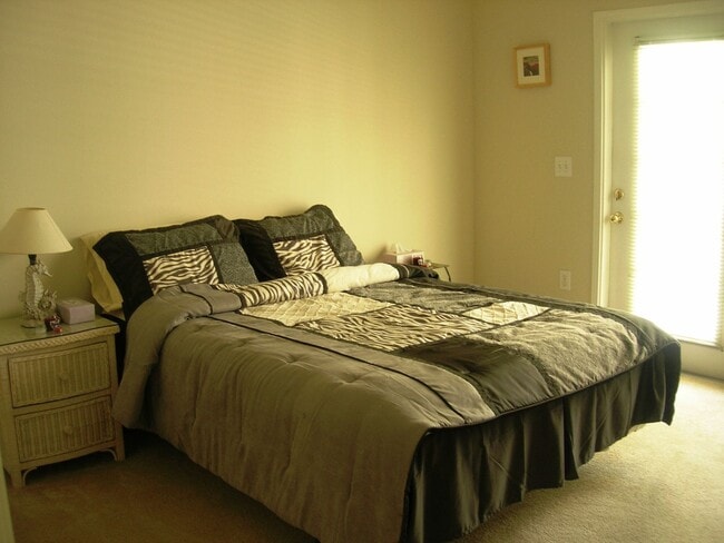 Building Photo - 571 Water St