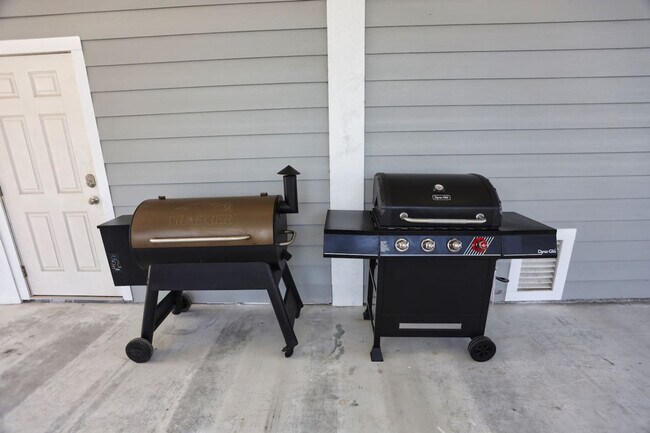 Building Photo - 939 Palm Ridge Dr