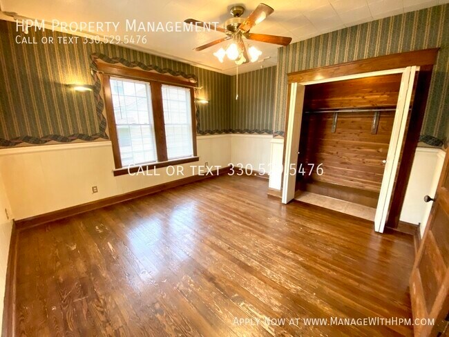 Building Photo - 837 Parkview St NE