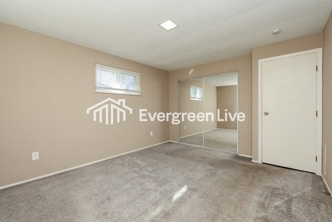 Building Photo - 755 Ellsworth Dr