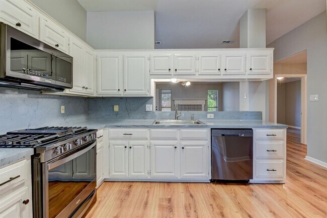 Building Photo - 3730 Sunshine Ln