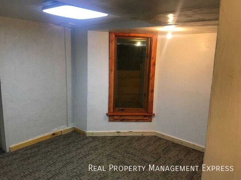 Building Photo - 2 Bedroom 1 Bathroom Apartment near August...