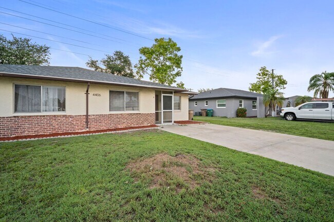 Building Photo - 4406 Santa Barbara Blvd