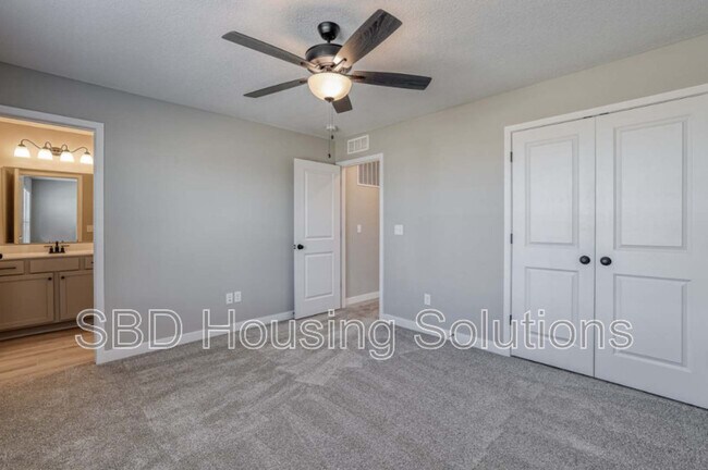 Building Photo - 27301 E Oak Vw Dr
