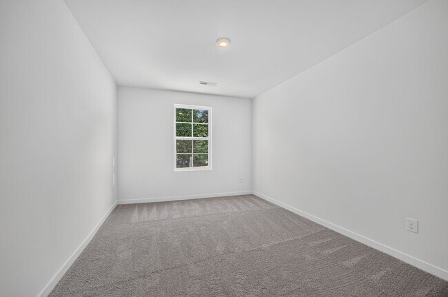 Building Photo - 882 Waterworks Rd