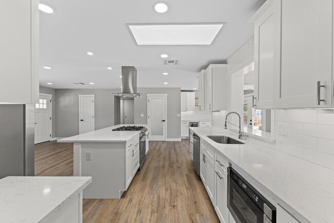 Building Photo - 10423 W Monterosa Dr