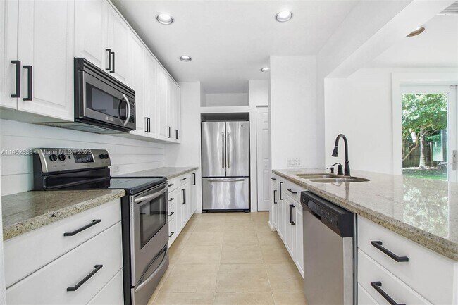 Building Photo - 8120 SW 62nd Pl