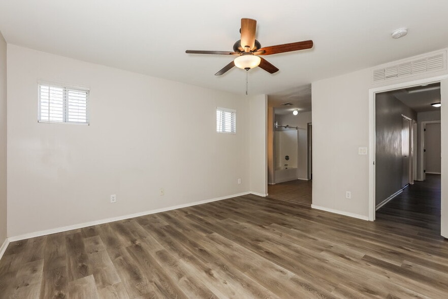 Building Photo - 3714 S 53rd Dr