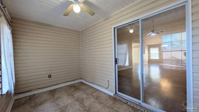 Building Photo - 213 Mirabelle Cir