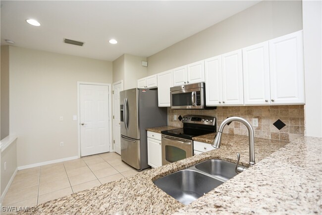 Building Photo - 796 Hampton Cir