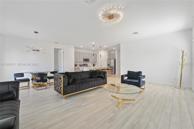 Building Photo - 2375 Lancashire St