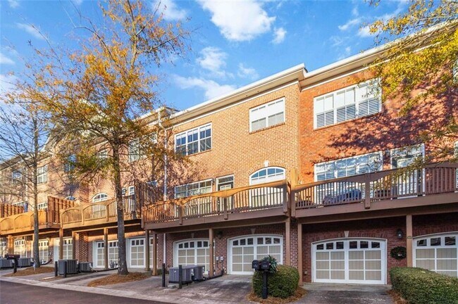 Building Photo - 5460 Glenridge View NE