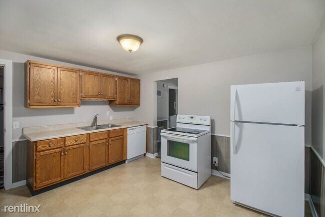 Building Photo - 2 br, 1 bath Duplex - 4214 Branch Ave