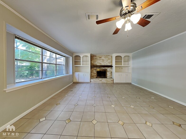 Building Photo - 15110 Gladebrook Dr