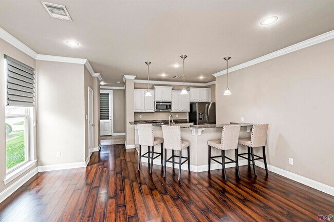 Building Photo - 18177 Pinehurst Dr