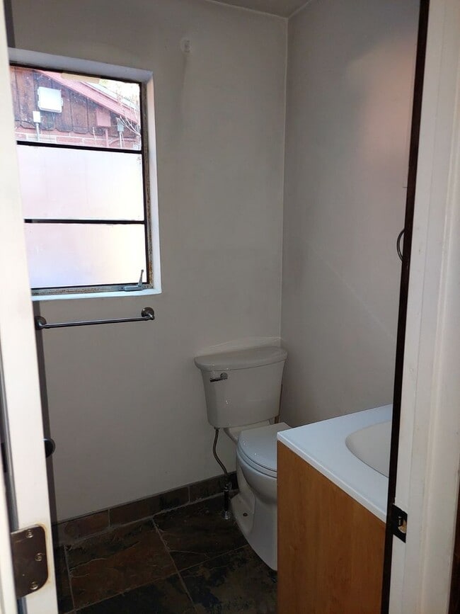 Building Photo - Cute pet friendly duplex studio Available 4/6/26 for viewing and renting in the Al Tahoe neighbor...