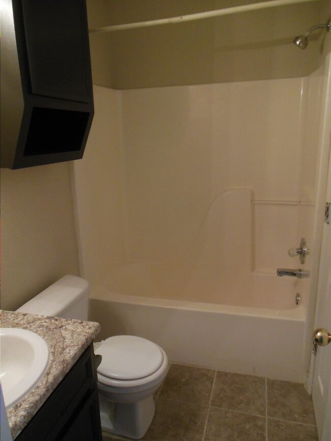 Building Photo - 515 Deloris Dr