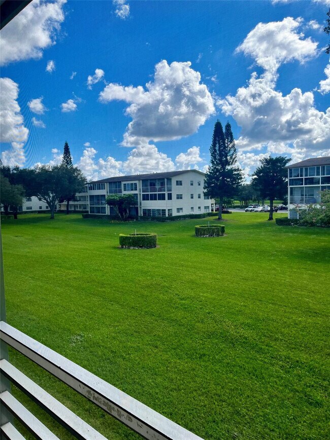 Building Photo - 144 Mansfield D