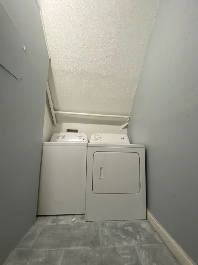 Building Photo - 363 Sherman Ave