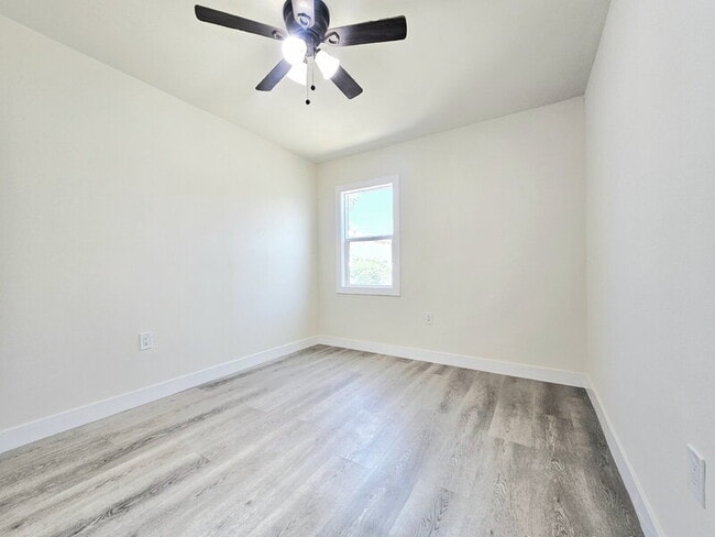 Building Photo - 1129 W 109th Pl