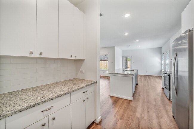 Building Photo - 11955 Pondwood Dr