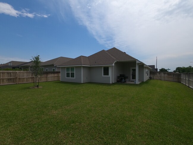 Building Photo - 1901 Cambria Dr