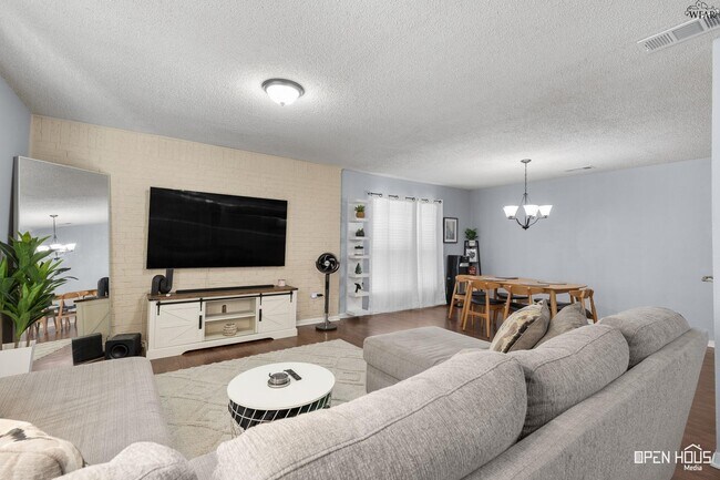 Building Photo - 2810 Fleming Rd