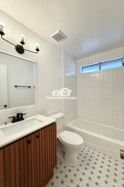 Building Photo - 2515 S Maple Ave