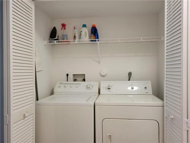 Building Photo - 2425 NW 33rd St