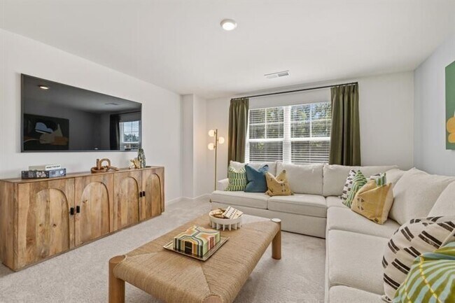 Building Photo - 465 Madison Lakeview Dr