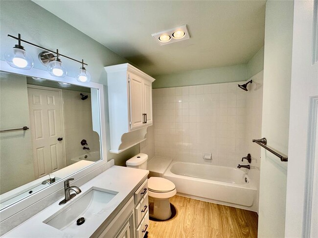 Building Photo - 10504 Walnut Hollow Dr