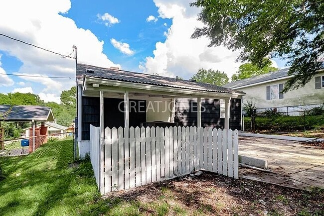 Building Photo - 1248 Forest St