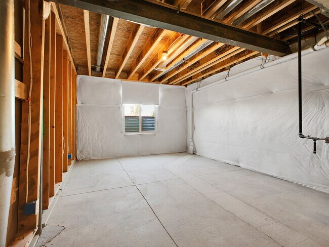 Building Photo - $3,295, 3 bed, 3 bath, located in Erie