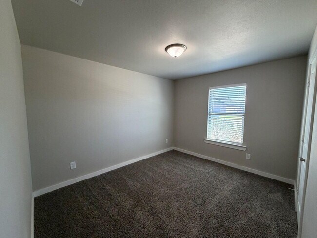 Building Photo - 328 Ranger St