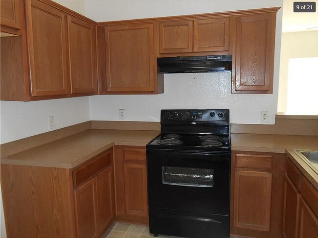 Building Photo - Charming 3-Bed, 3-Bath Home with Fireplace...