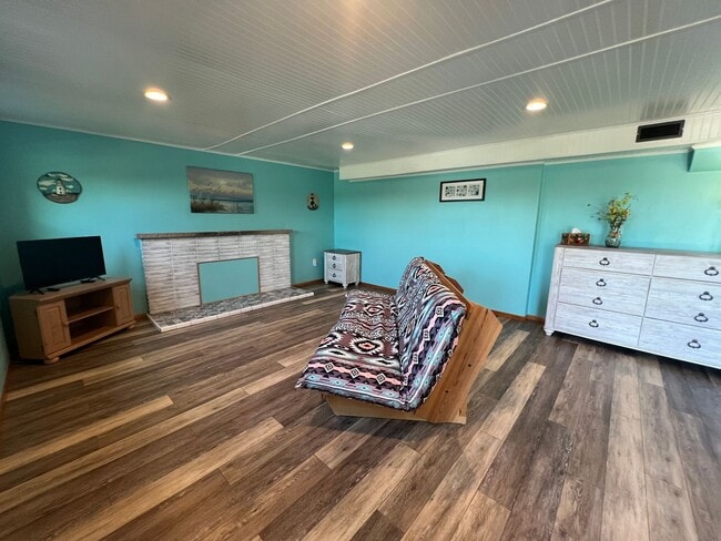 Building Photo - Furnished 1 Bedroom, 1 Bath including all ...