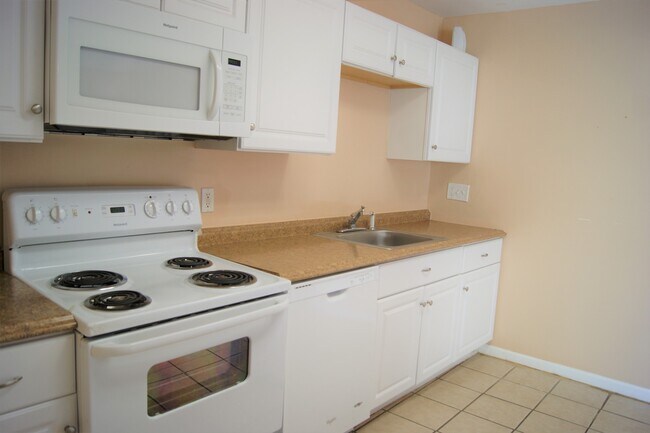 Building Photo - Charming 3 Bedroom/1.5 Bathroom Townhome in Edgewood, MD!