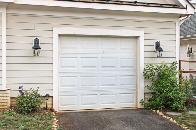 Building Photo - Garage townhome in Belvedere