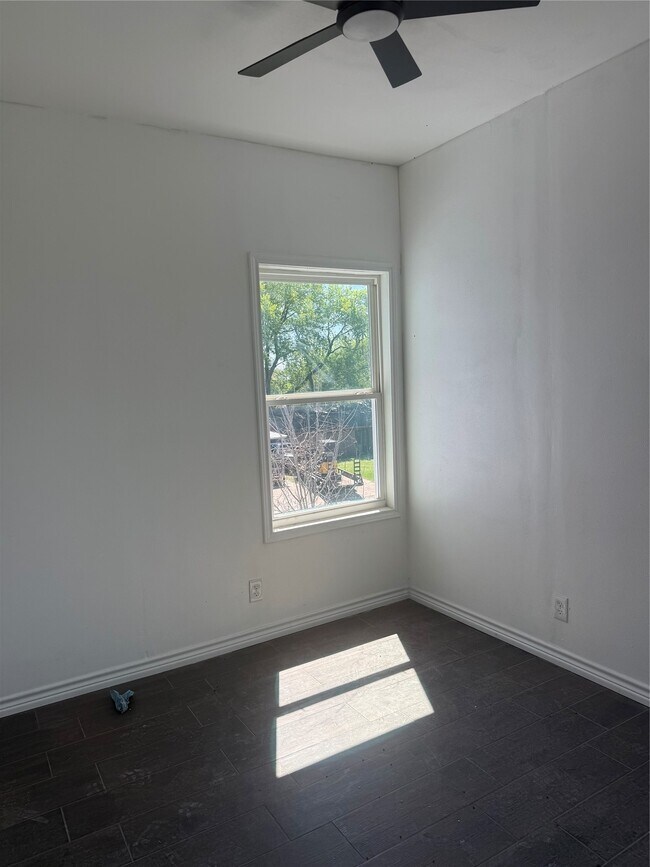 Building Photo - 5519 Osprey Dr