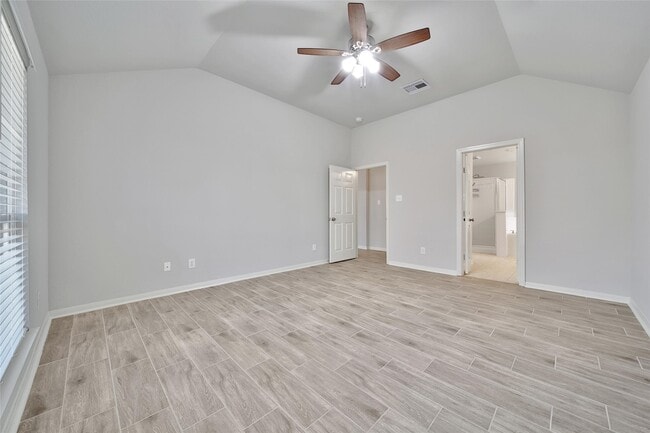 Building Photo - 19310 Young Oak St