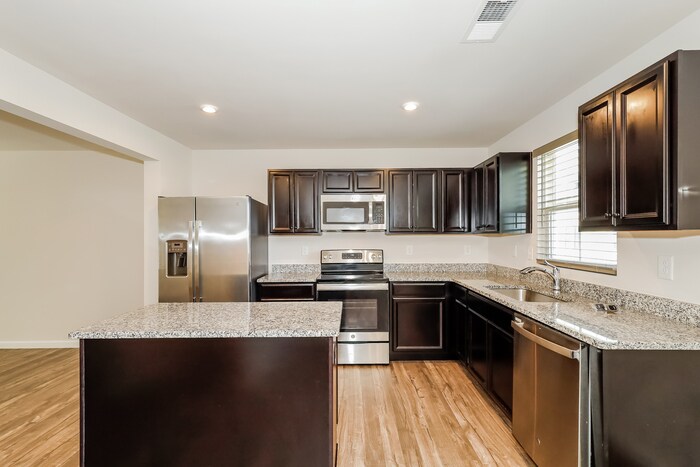 Building Photo - 921 Taybyn Rd