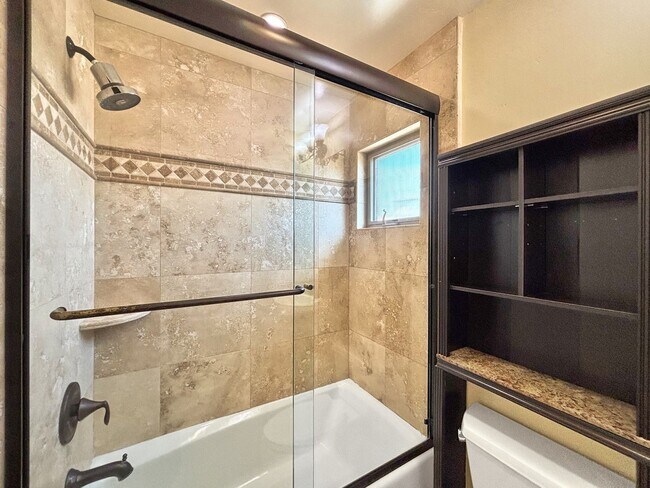 Building Photo - Stunning 4BD/3.5BA Townhouse in Pacific Be...