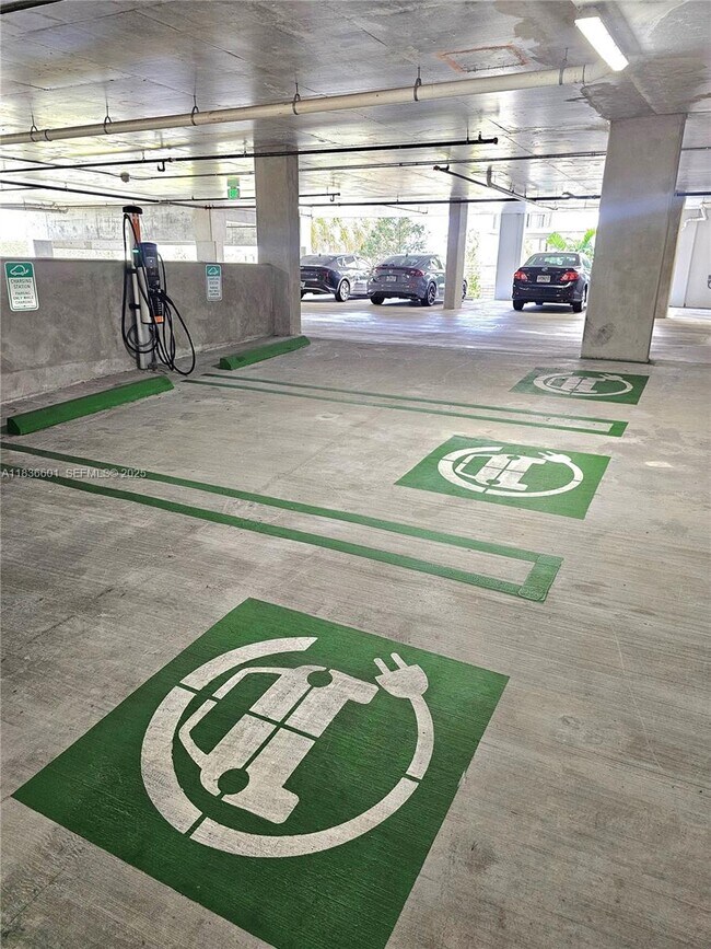 Building Photo - 4400 W Sunrise Blvd