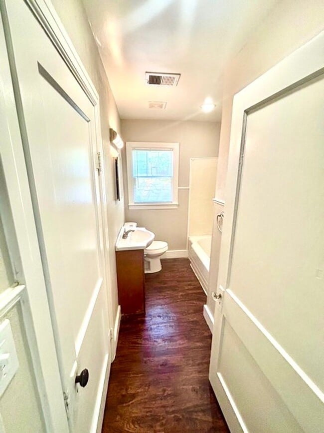 Building Photo - 1305 Turner- Move in Ready AND 1/2 OFF FIR...