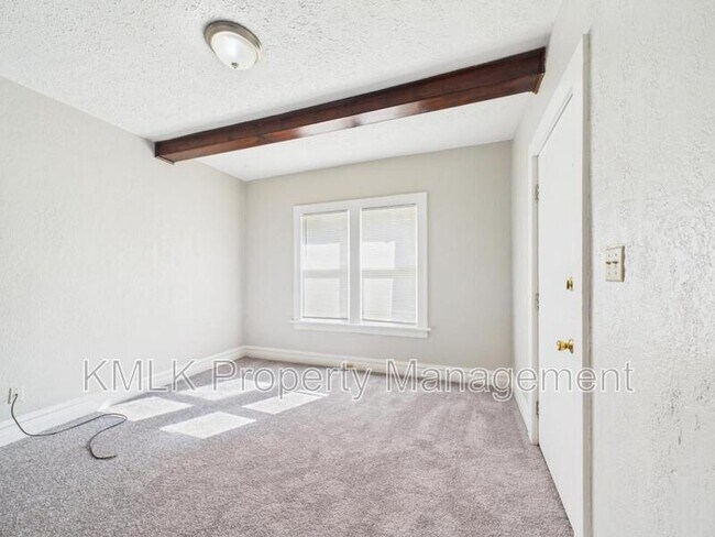 Building Photo - 533 Gage St