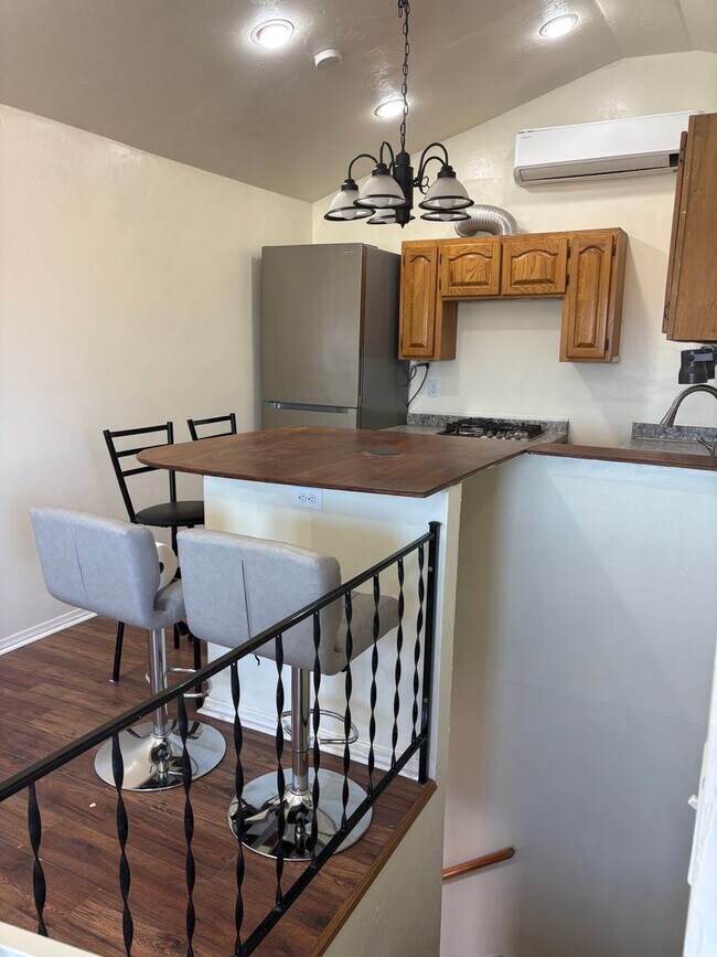 Building Photo - 2610 S Mission Rd