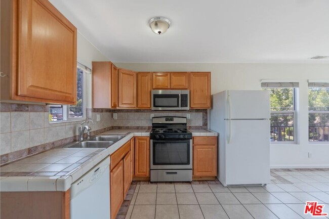 Building Photo - 4821 Topanga Canyon Blvd