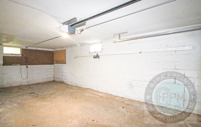 Building Photo - Beautiful and Spacious 3 Bedroom / 2 Bath ...